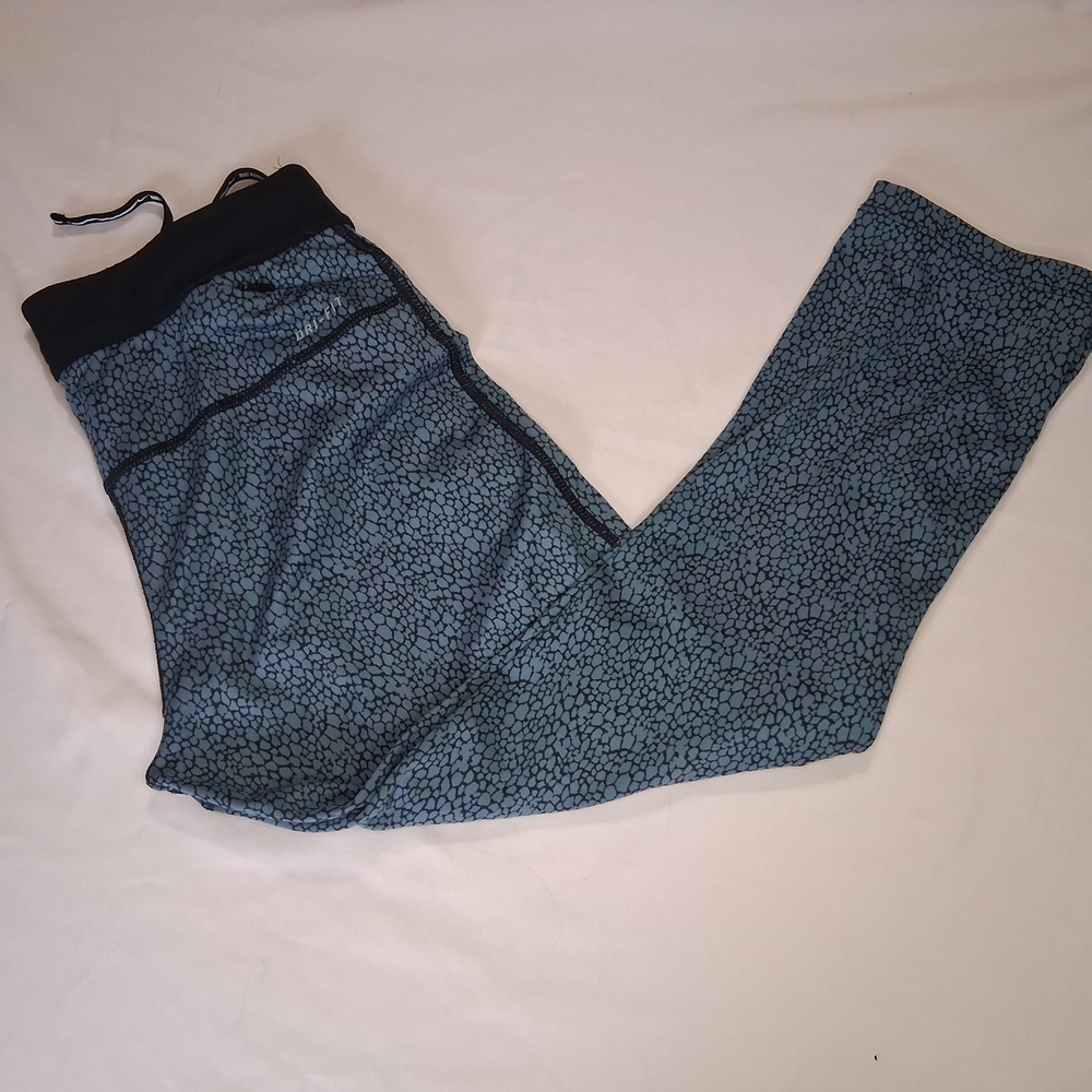 Nike Dri-Fit Spotted Crackle Size Small Stretch Black Gray Capris Leggings